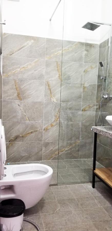 City Center Cute And Comfy Apartment - Ajia Apartments Tirana Eksteriør billede