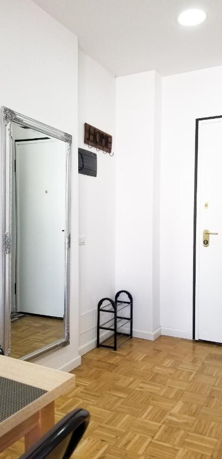 City Center Cute And Comfy Apartment - Ajia Apartments Tirana Eksteriør billede