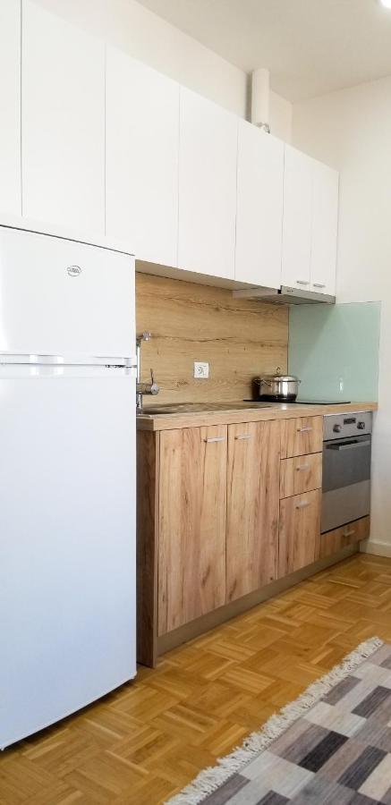 City Center Cute And Comfy Apartment - Ajia Apartments Tirana Eksteriør billede