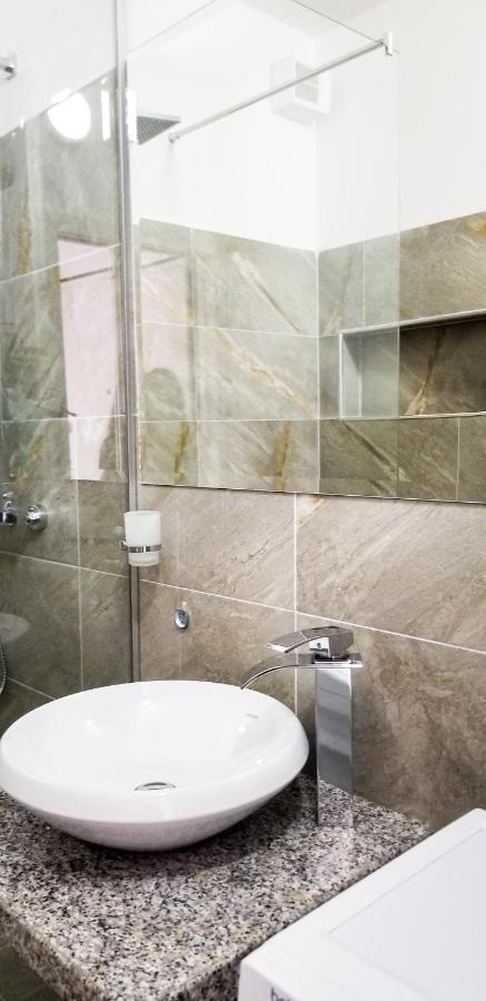 City Center Cute And Comfy Apartment - Ajia Apartments Tirana Eksteriør billede