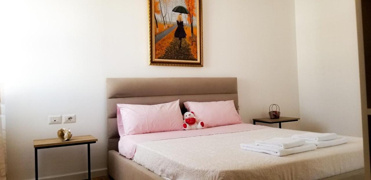 City Center Cute And Comfy Apartment - Ajia Apartments Tirana Eksteriør billede