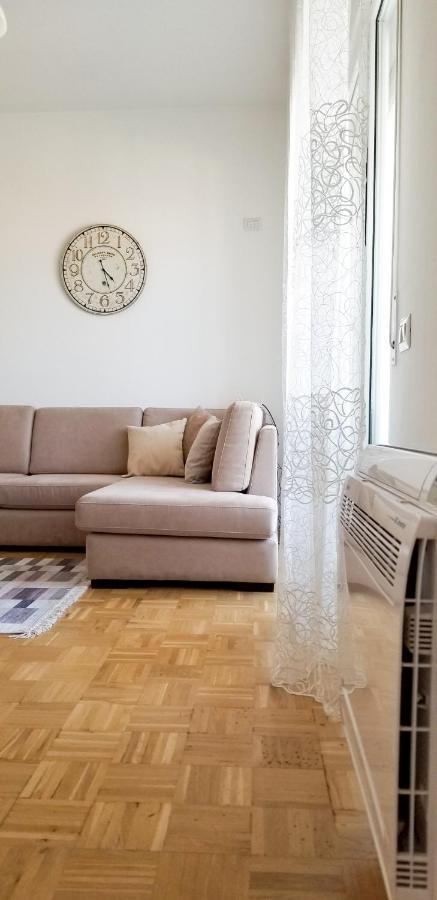 City Center Cute And Comfy Apartment - Ajia Apartments Tirana Eksteriør billede